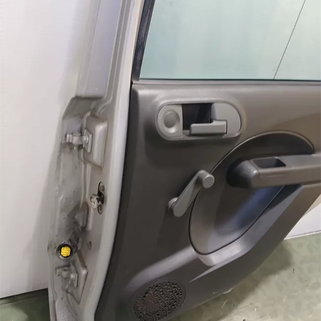 Porta posteriore destra