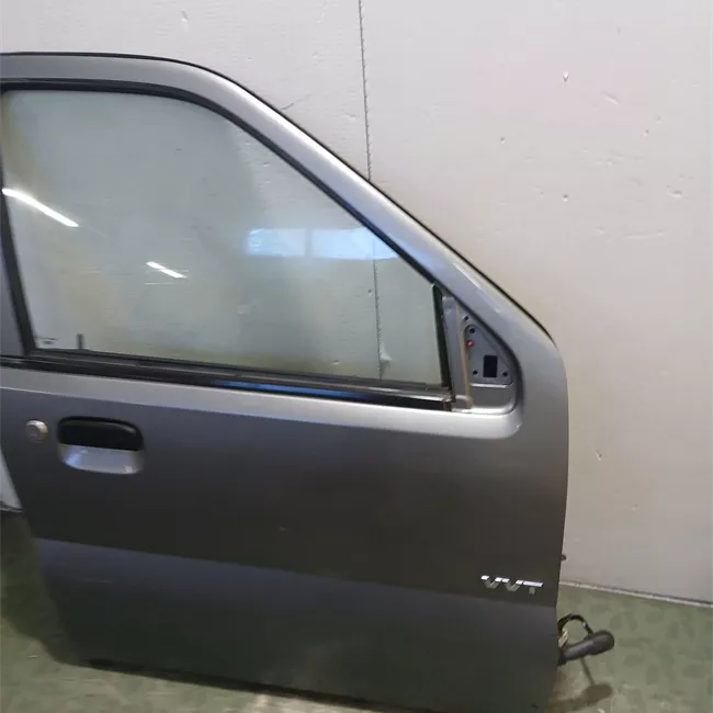 Porta anteriore destra