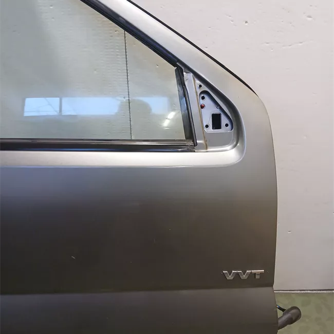 Porta anteriore destra