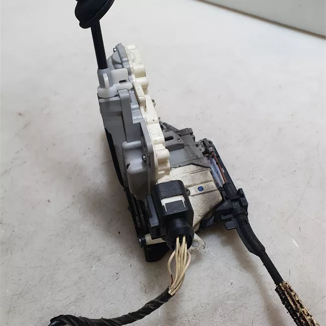 Serratura porta anteriore sinistra con dispositivo Safe