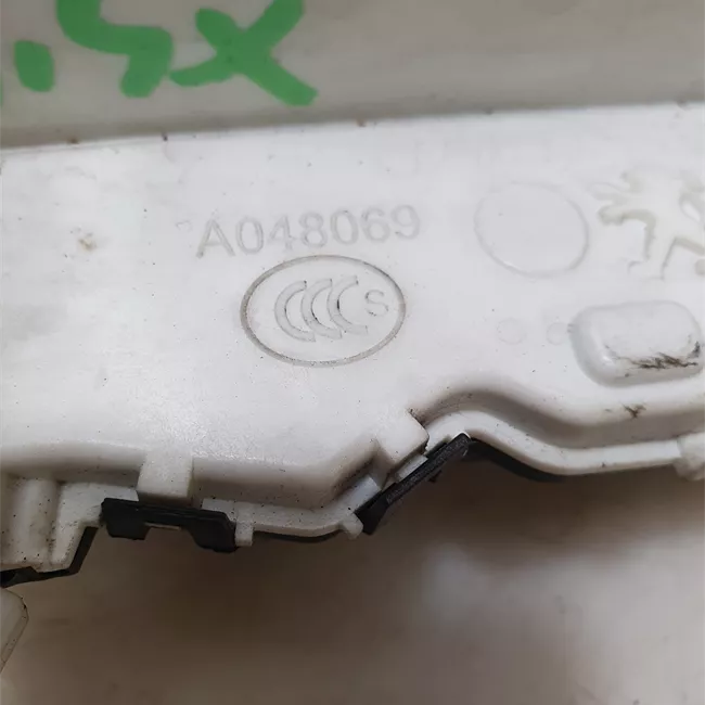 Serratura porta anteriore sinistra