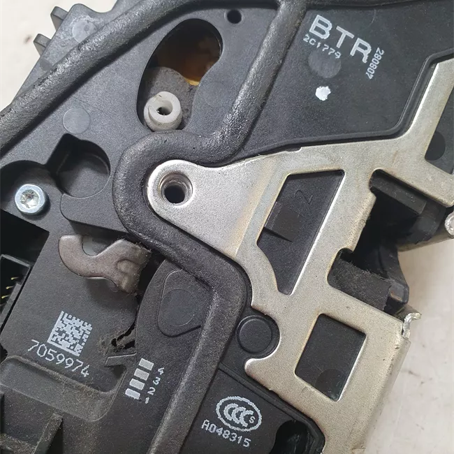 Serratura porta anteriore destra