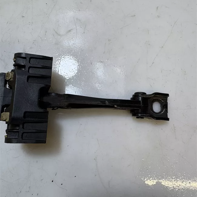 Fermo porta anteriore destro