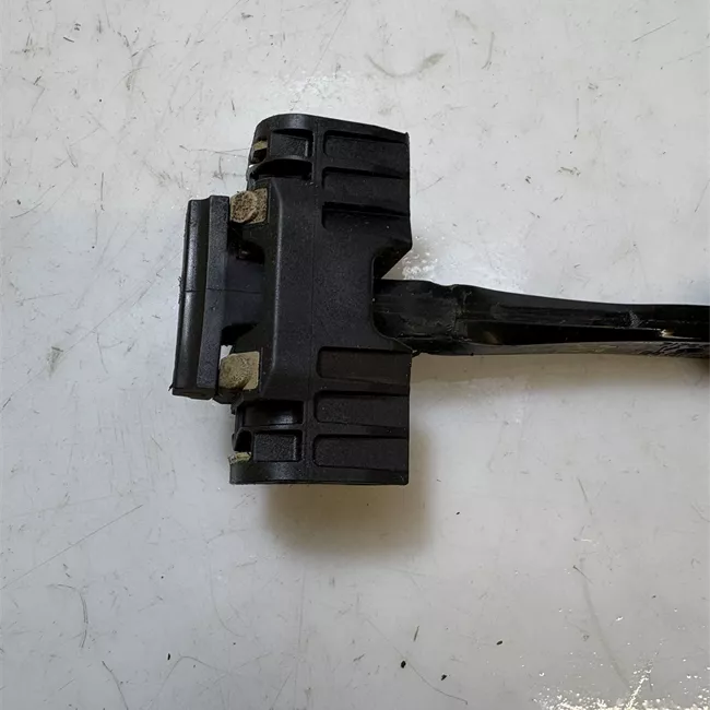 Fermo porta anteriore destro