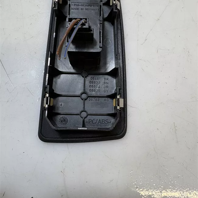 Interruttore alzacristalli porta anteriore destro Nero