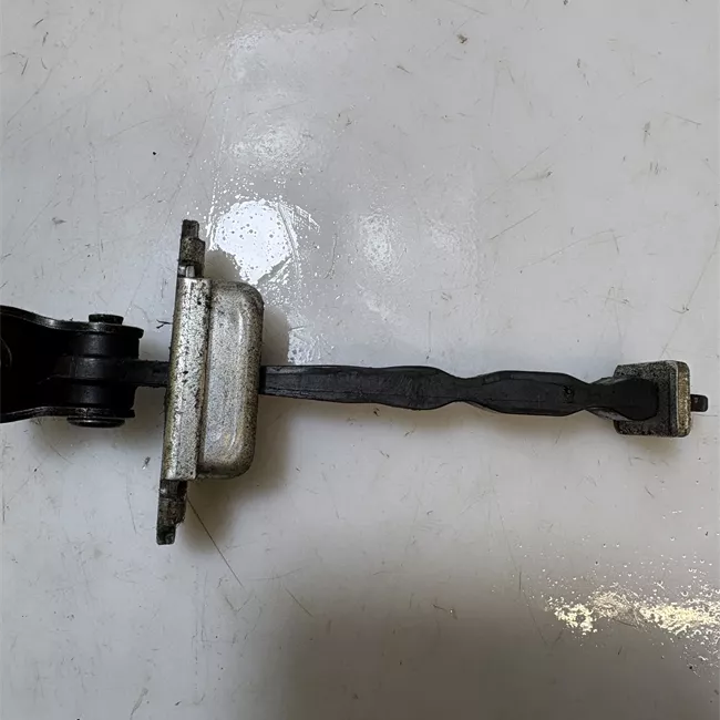 Fermo porta anteriore destro