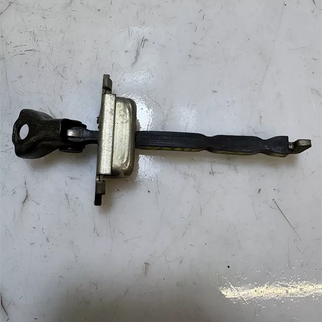 Fermo porta anteriore destro