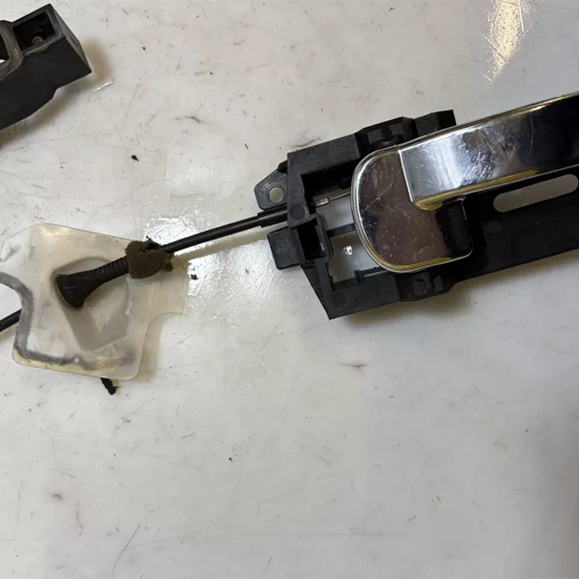 Serratura porta anteriore destra