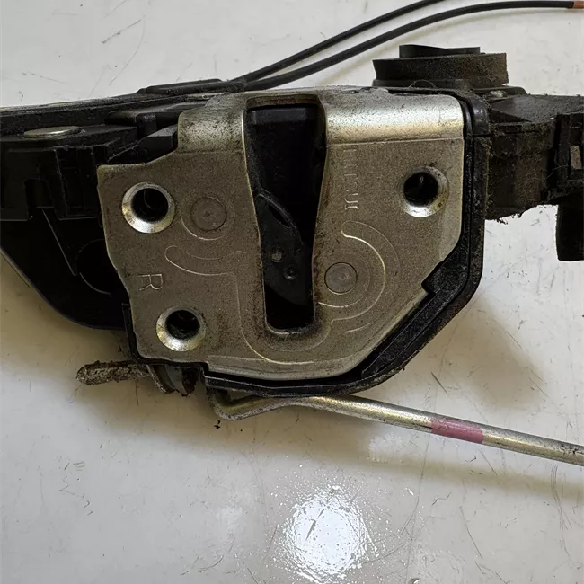 Serratura porta anteriore destra