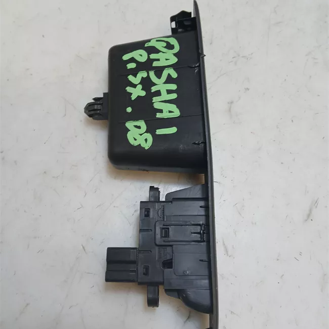 Interruttore alzacristalli porta posteriore sinistro