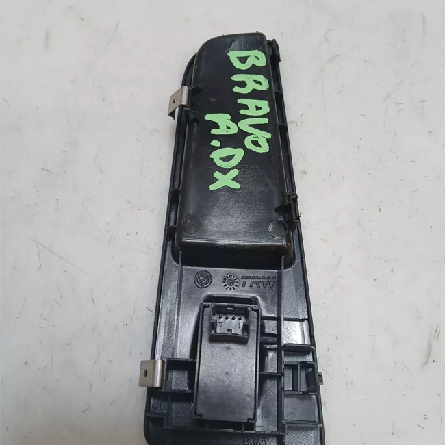 Interruttore alzacristalli porta anteriore