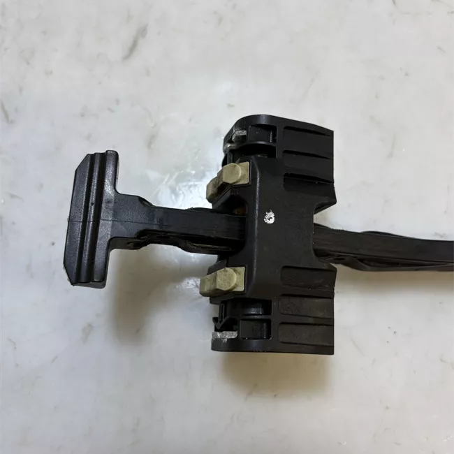 Fermo porta anteriore destro