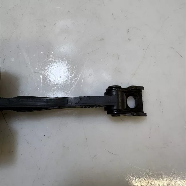 Fermo porta anteriore destro