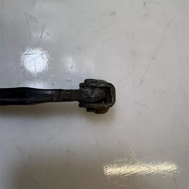 Fermo porta anteriore sinistro