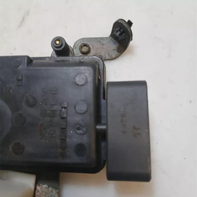 Serratura porta anteriore destra