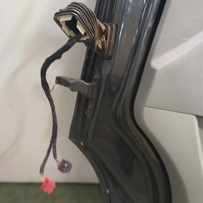 Porta anteriore destra