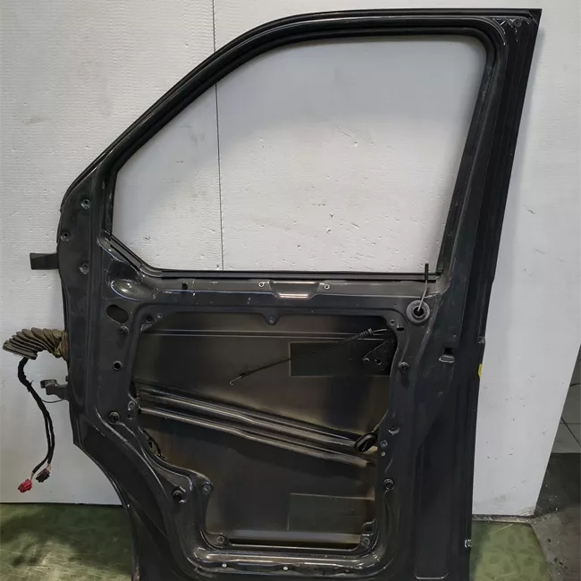Porta anteriore destra