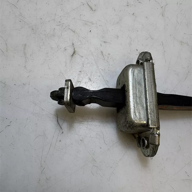 Fermo porta anteriore sinistro