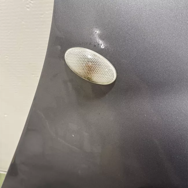 Parafango anteriore destro con fanalino laterale