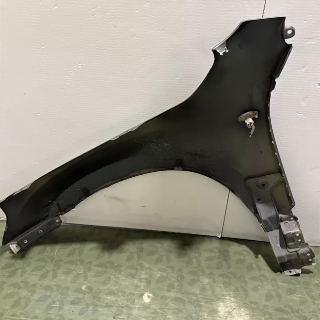 Parafango anteriore destro con fanalino laterale