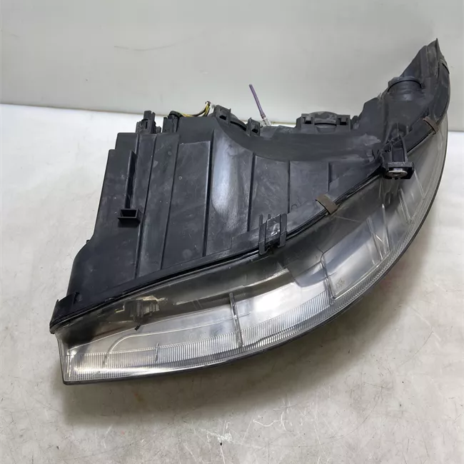 Proiettore destro Avantgarde