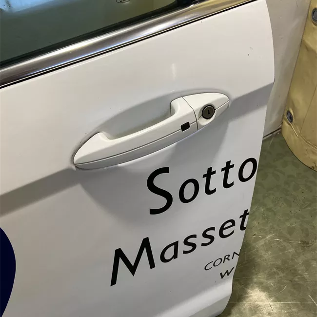 Porta anteriore sinistra