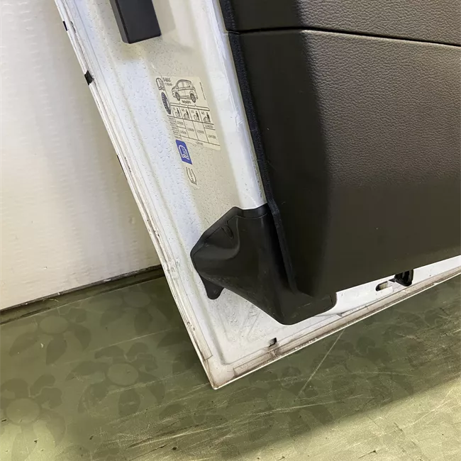 Porta anteriore sinistra