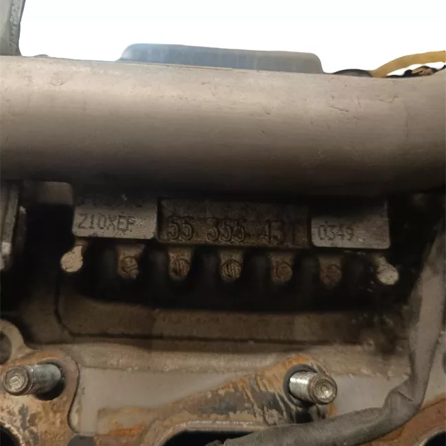 Testata motore con valvole