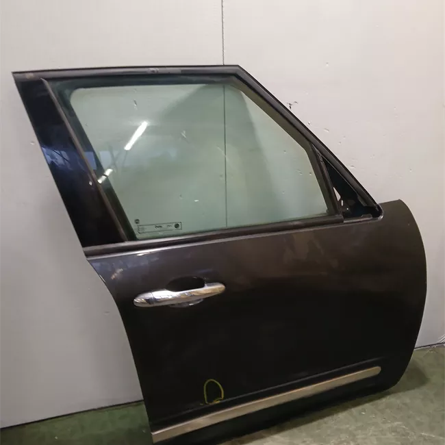 Porta anteriore destra