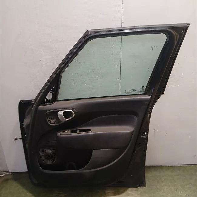 Porta anteriore destra