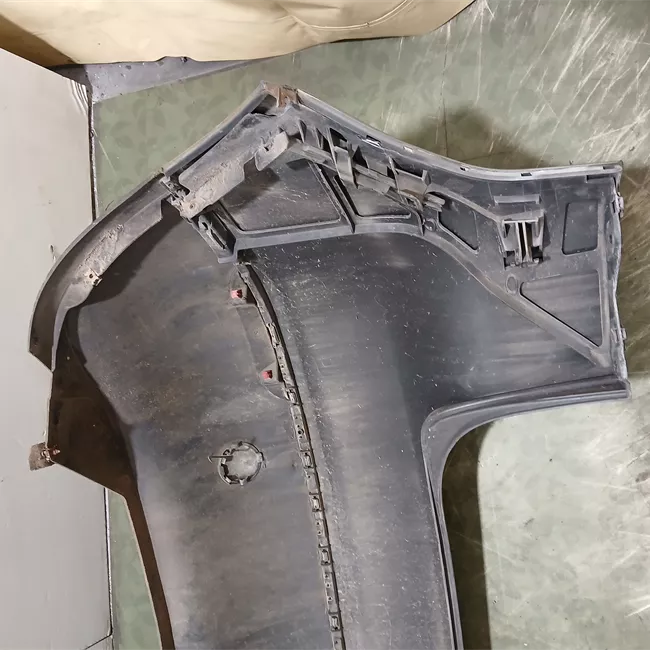 Paraurti posteriore con primer