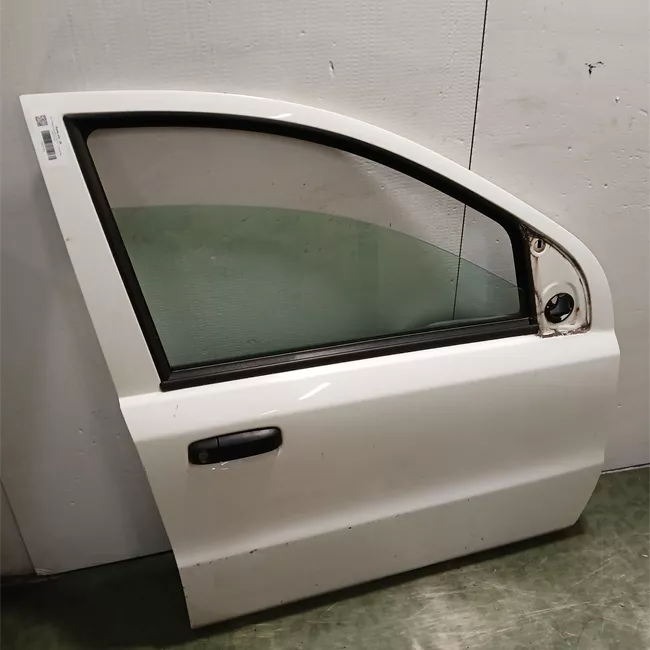 Porta anteriore destra