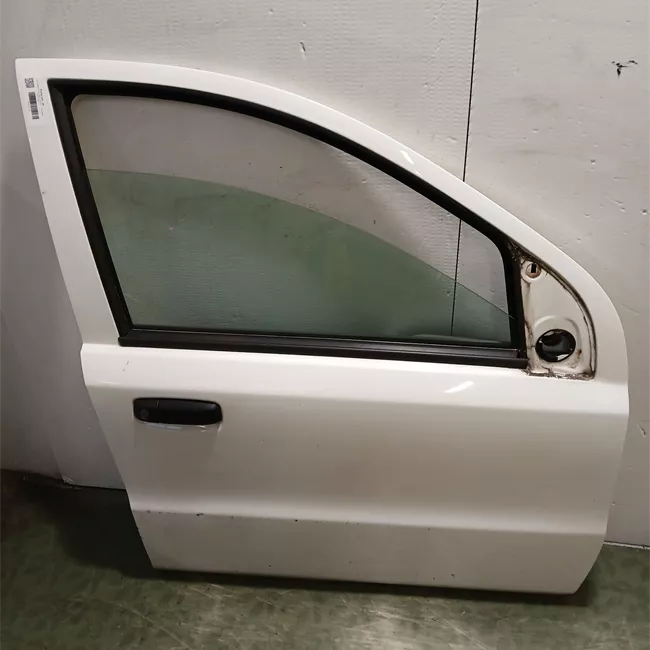 Porta anteriore destra