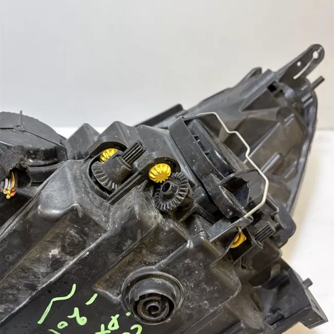 Proiettore destro nero