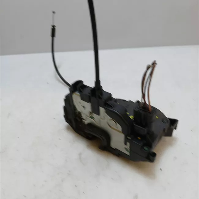 Serratura porta anteriore sinistra con bloccaggio elettromagnetico