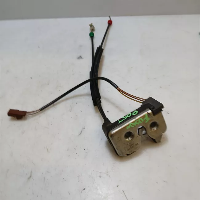 Serratura portello posteriore con sgancio posteriore telecomandato