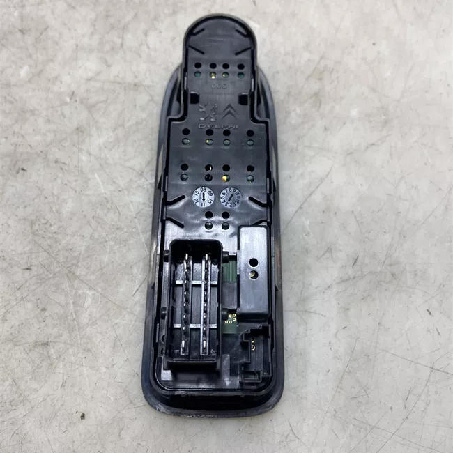 Blocco comandi alzacristalli e retrovisori esterno nero cornelie