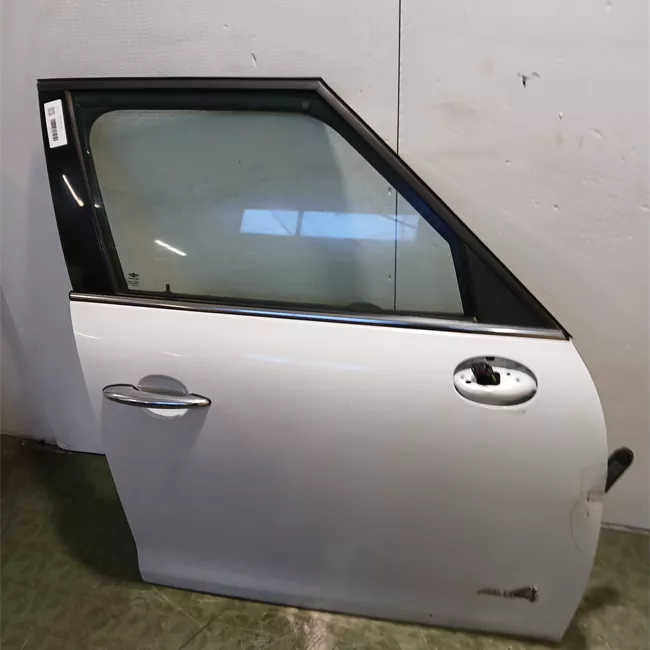 Porta anteriore destra