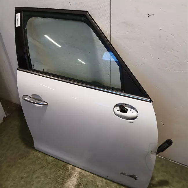 Porta anteriore destra