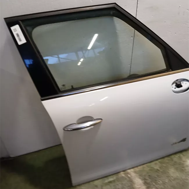 Porta anteriore destra