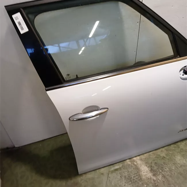 Porta anteriore destra