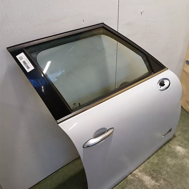 Porta anteriore destra