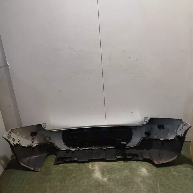 Paraurti posteriore Chrome Line, con sensore parchiusura primer