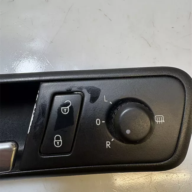 Maniglia interna apertura porta anteriore sinistra nero/cromo opaco