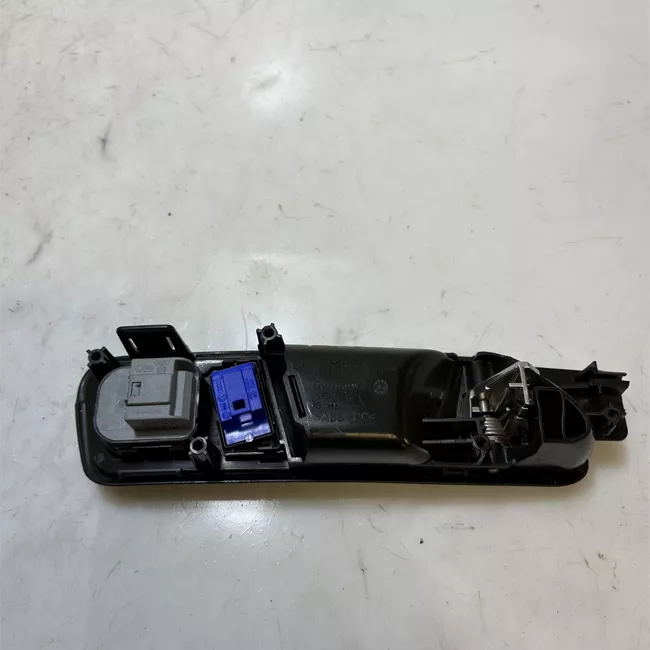 Maniglia interna apertura porta anteriore sinistra nero/cromo opaco