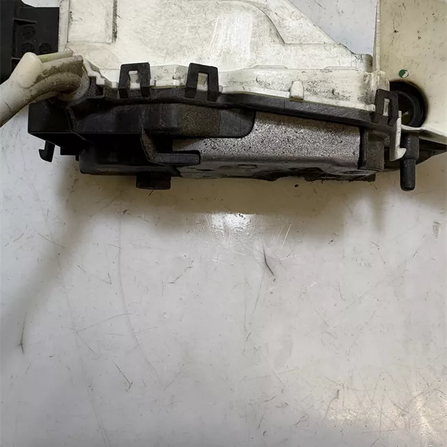 Serratura porta anteriore sinistra