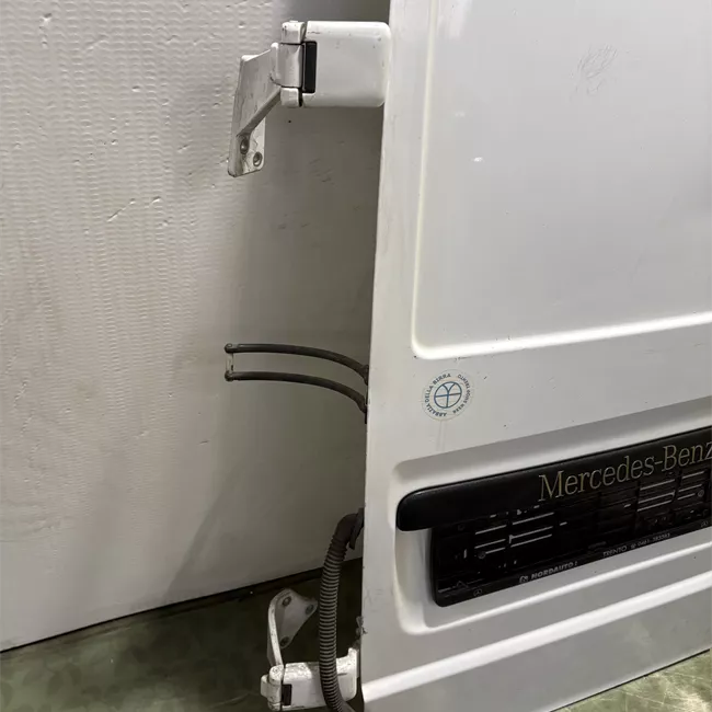 Porta carico posteriore a battente sinistra apertura 180° lamierata