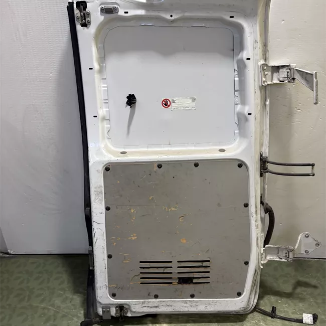 Porta carico posteriore a battente sinistra apertura 180° lamierata