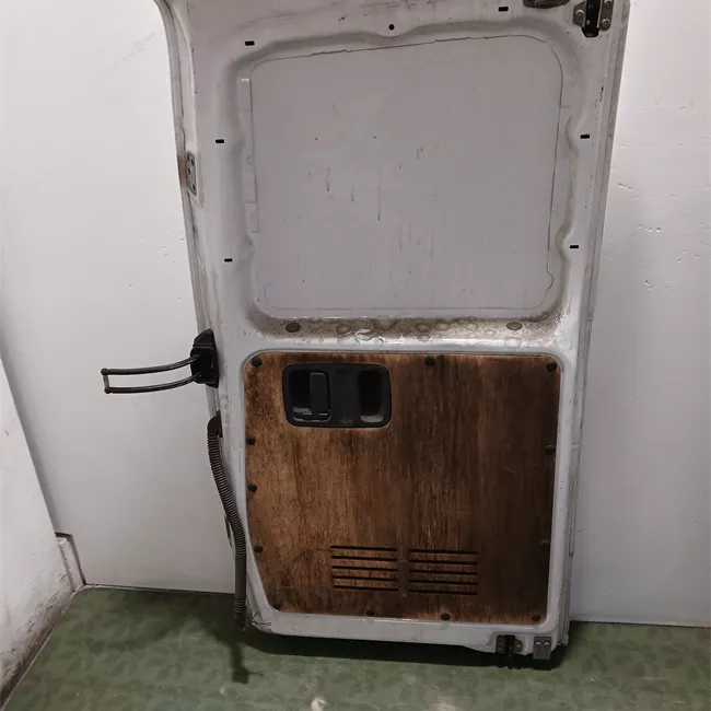 Porta carico posteriore a battente destra apertura 180° lamierata