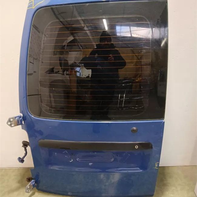 Porta carico posteriore a battente sinistra